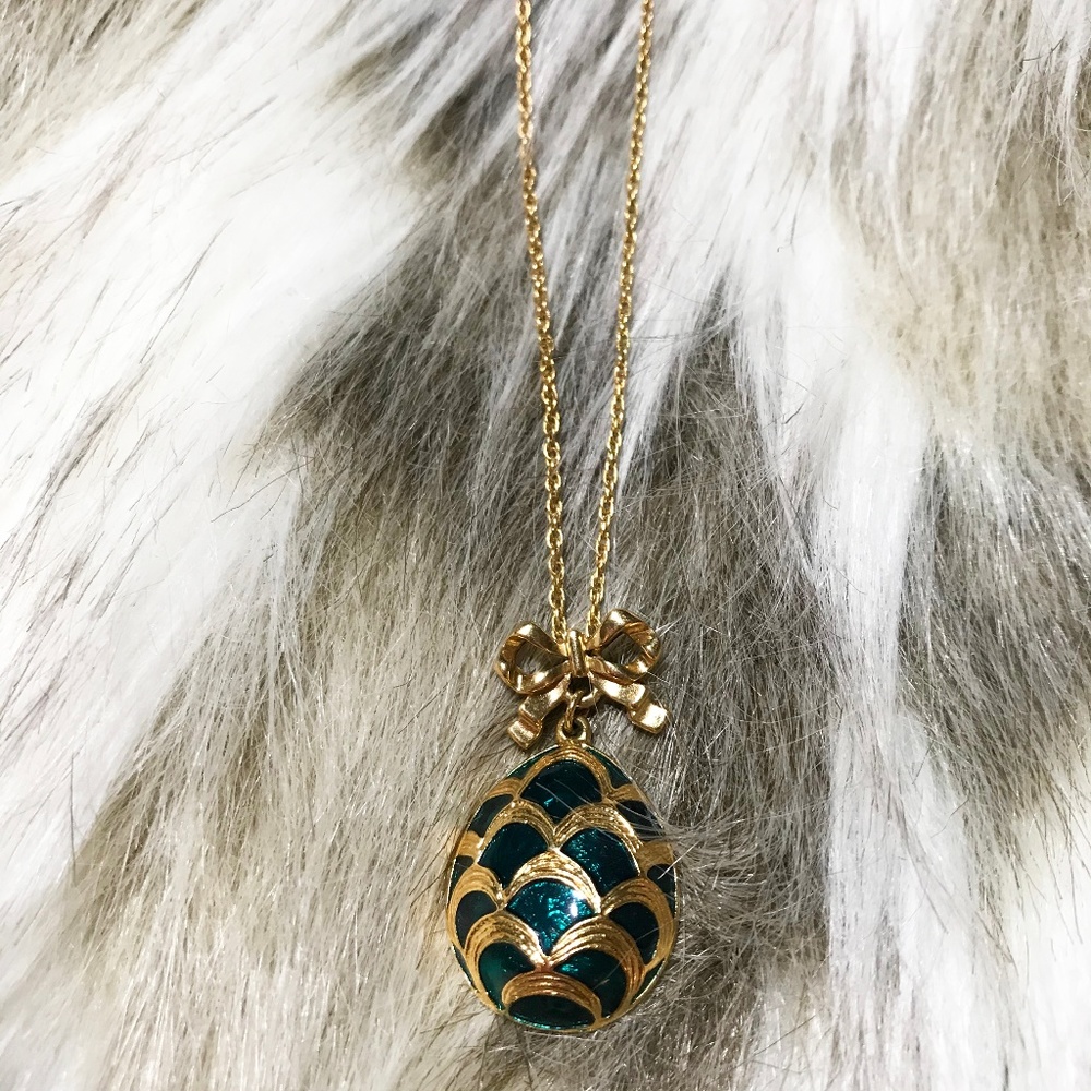 Vintage 80's Avon Egg w/ Bow Pendant Necklace